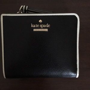 Kate Spade bifold wallet